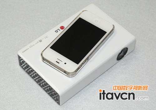 LG PB60G iphone4