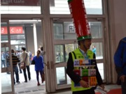 带着高帽来参展